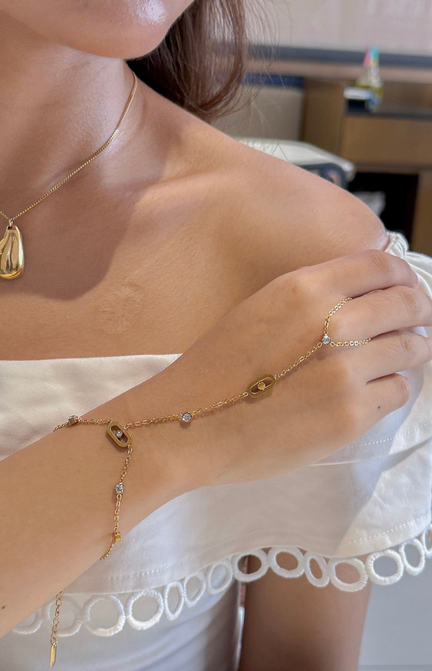 Orlisse Hand Chain