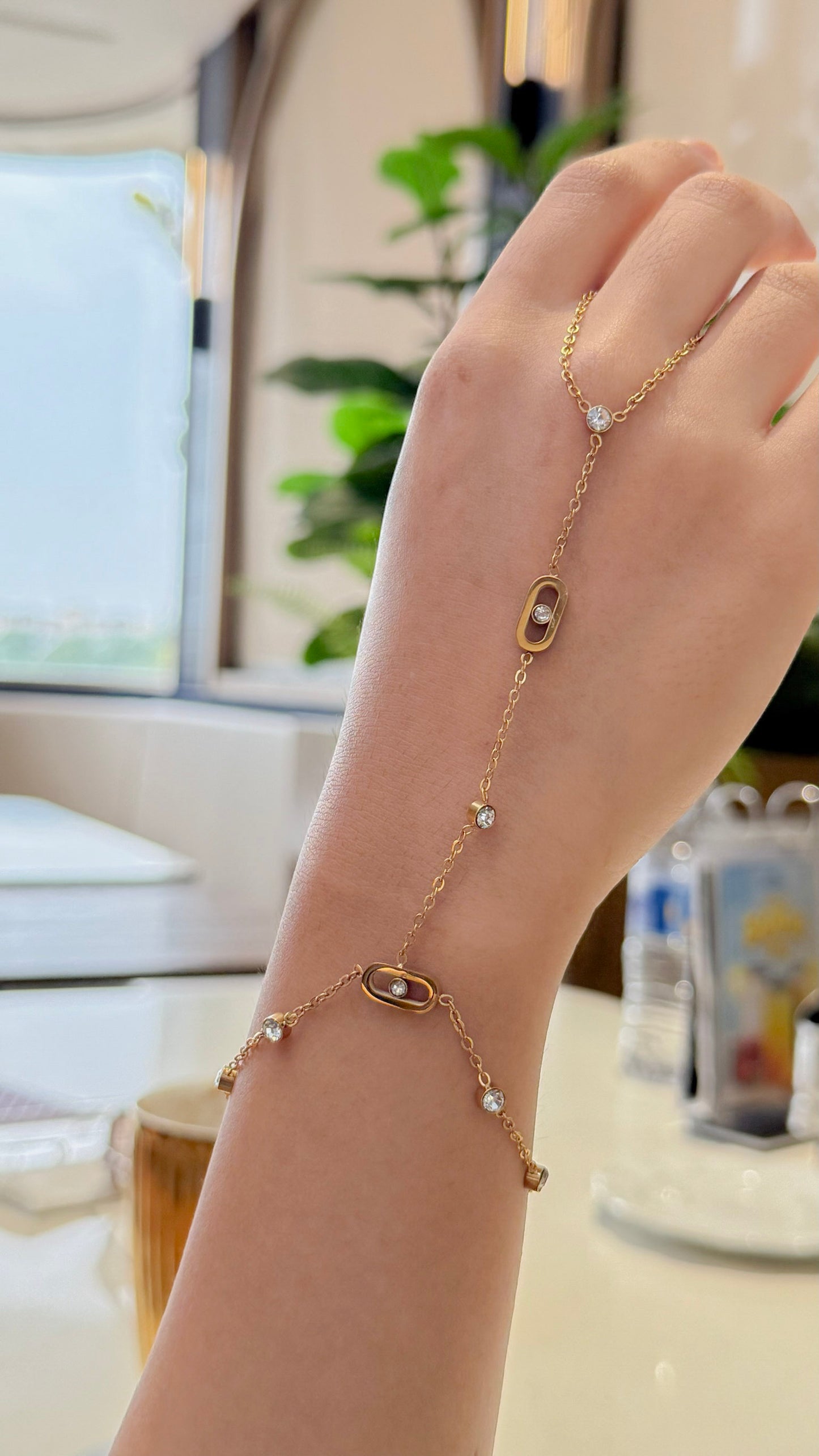 Orlisse Hand Chain
