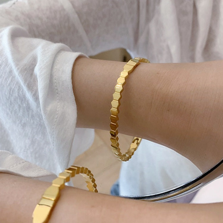 Lexi & Lux Bangle